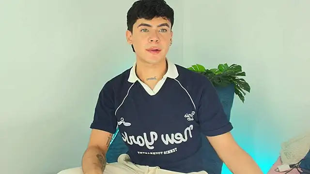 Snapshot of CamiiGuzmanX chatting on 2, 12, 2025 CamiiGuzmanX online show from 2, 12, 2025