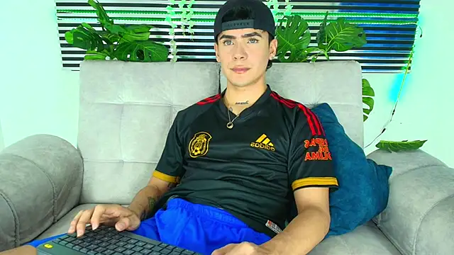 CamiiGuzmanX online show from 2, 2, 2026