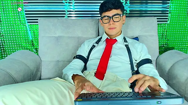 CamiiGuzmanX online show from 27, 3, 2026