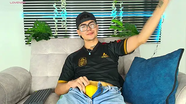 CamiiGuzmanX online show from 22, 12, 2025