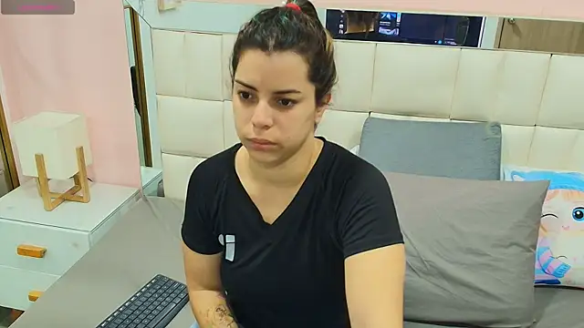 Snapshot of gisell_gomez chatting on 18, 12, 2025 gisell gomez online show from 18, 12, 2025