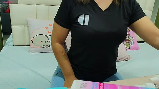 Snapshot of gisell_gomez chatting on 15, 10, 2025 gisell gomez online show from 15, 10, 2025