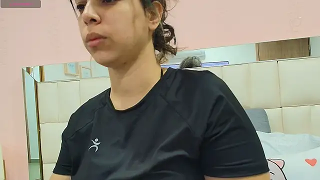 Snapshot of gisell_gomez chatting on 6, 1, 2026 gisell gomez online show from 6, 1, 2026