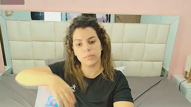 Snapshot of gisell_gomez chatting on 21, 12, 2025 gisell gomez online show from 21, 12, 2025