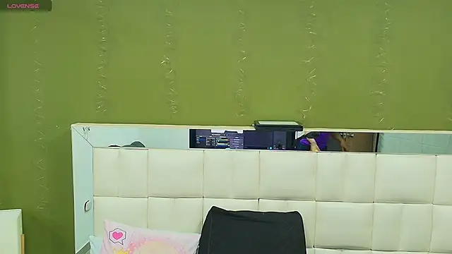 Snapshot of gisell_gomez chatting on 25, 10, 2025 gisell gomez online show from 25, 10, 2025