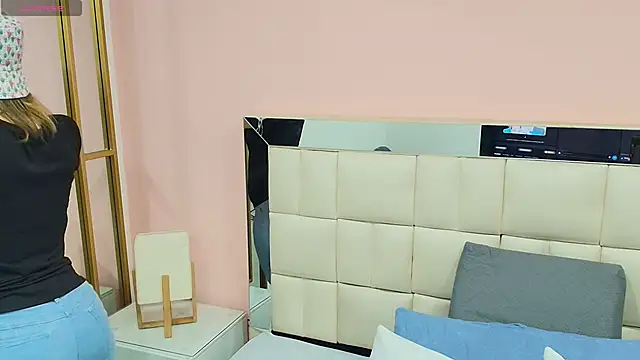 Snapshot of gisell_gomez chatting on 6, 11, 2025 gisell gomez online show from 6, 11, 2025