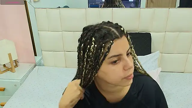 Snapshot of gisell_gomez chatting on 2, 12, 2025 gisell gomez online show from 2, 12, 2025