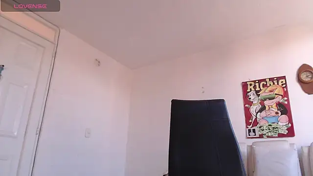 Snapshot of Thomasjons_ chatting on 25, 4, 2026 Thomasjons online show from 25, 4, 2026