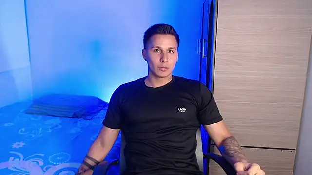 Snapshot of valentinosex1 chatting on 6, 1, 2026 valentinosex1 online show from 6, 1, 2026