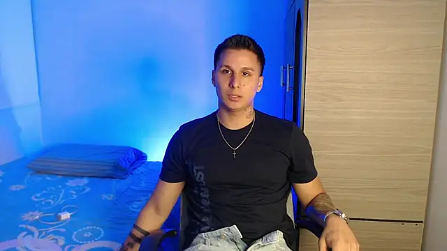 Snapshot of valentinosex1 chatting on 2, 12, 2025 valentinosex1 online show from 2, 12, 2025