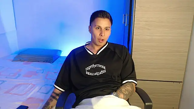 Snapshot of valentinosex1 chatting on 1, 2, 2026 valentinosex1 online show from 1, 2, 2026