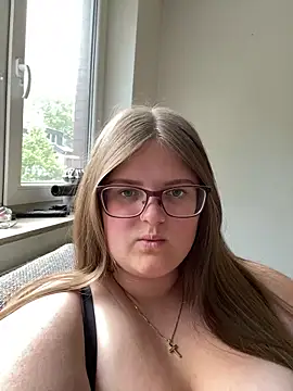 Snapshot of CurvyPaar2 chatting on 12, 5, 2026 CurvyPaar2 online show from 12, 5, 2026