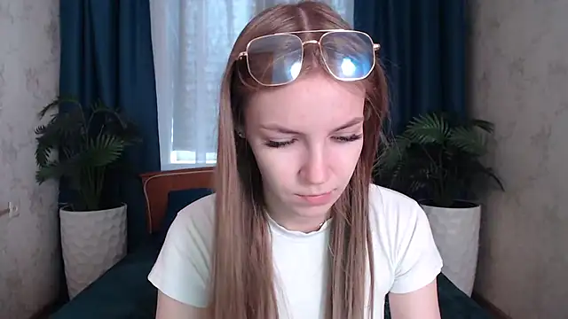 Snapshot of HitGyrl chatting on 9, 5, 2026 HitGyrl online show from 9, 5, 2026