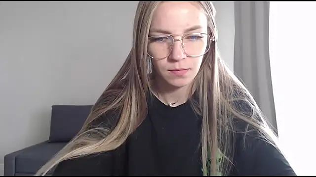 Snapshot of HitGyrl chatting on 5, 7, 2026 HitGyrl online show from 5, 7, 2026
