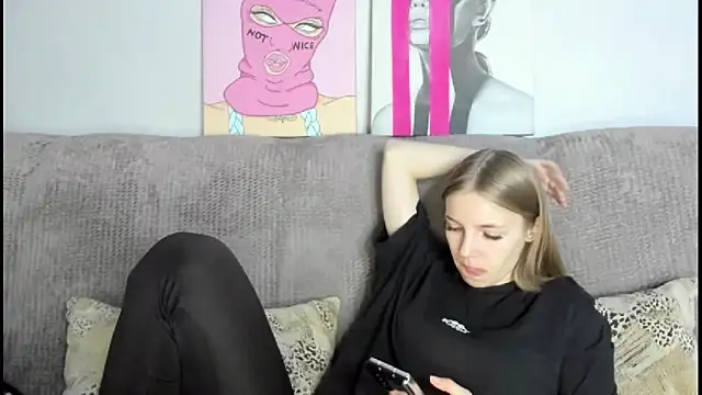 HitGyrl online show from 27, 11, 2025