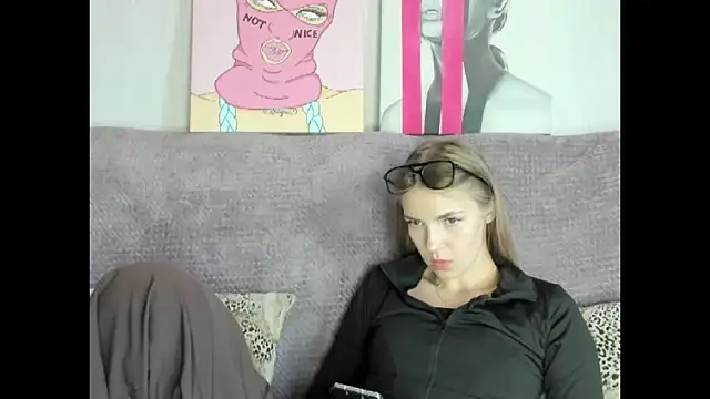 HitGyrl online show from 28, 9, 2025