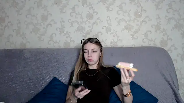 HitGyrl online show from 13, 11, 2025