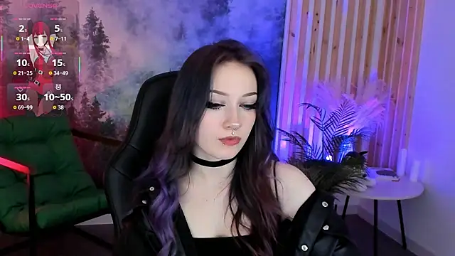 Snapshot of LiliLuna chatting on 6, 11, 2025 LiliLuna online show from 6, 11, 2025