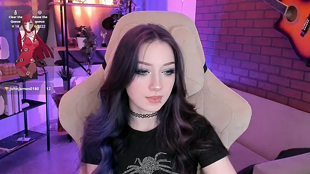 Snapshot of LiliLuna chatting on 12, 11, 2025 LiliLuna online show from 12, 11, 2025