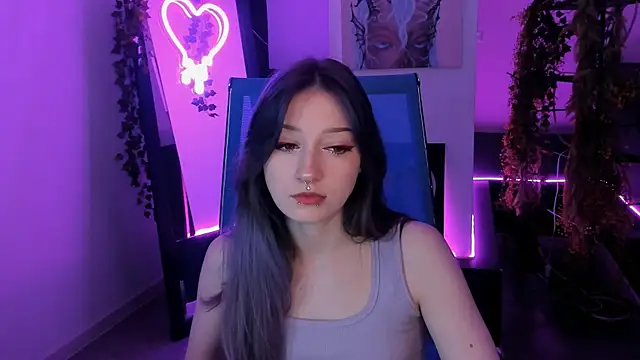 Snapshot of LiliLuna chatting on 12, 9, 2025 LiliLuna online show from 12, 9, 2025