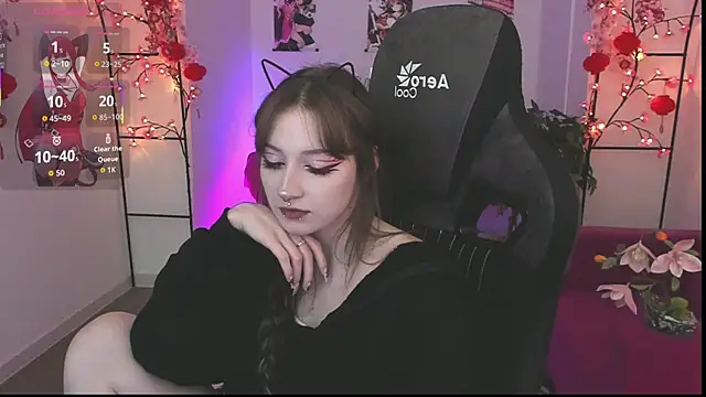 Snapshot of LiliLuna chatting on 9, 4, 2026 LiliLuna online show from 9, 4, 2026