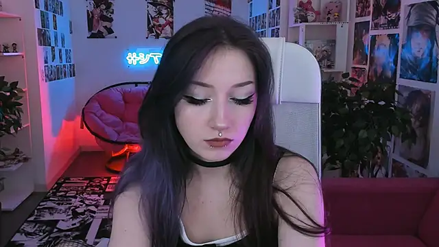 Snapshot of LiliLuna chatting on 4, 11, 2025 LiliLuna online show from 4, 11, 2025