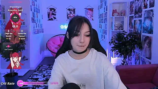 Snapshot of LiliLuna chatting on 19, 10, 2025 LiliLuna online show from 19, 10, 2025