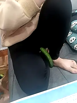 MinhChauXXX19 online show from 1, 12, 2025