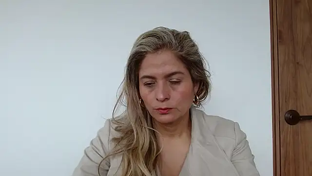 linda-mature43 online show from 17, 9, 2025