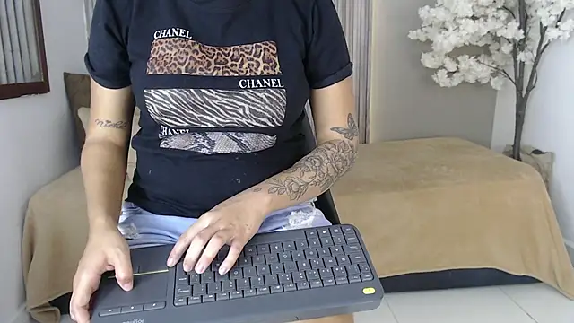 Michellee 20 online show from 27, 9, 2025