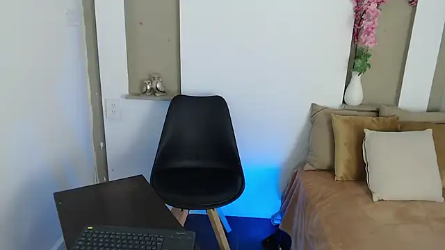 Michellee 20 online show from 18, 12, 2025