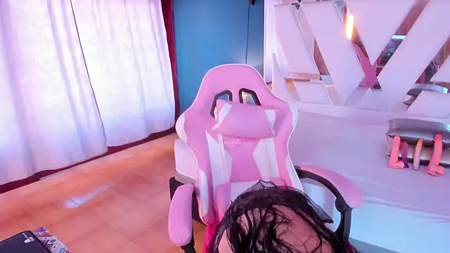 mia kinky1 online show from 2, 10, 2025