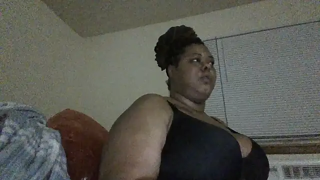 Snapshot of TharealBunn chatting on 5, 5, 2026 TharealBunn online show from 5, 5, 2026
