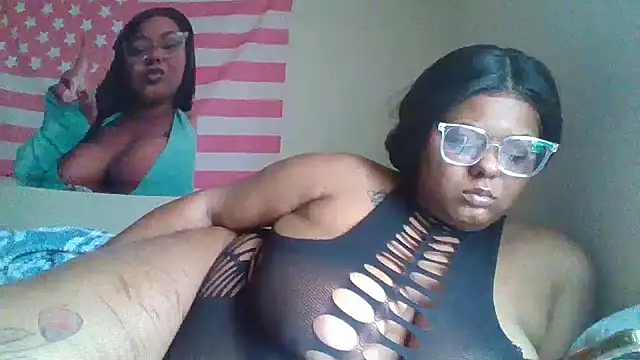 Snapshot of TharealBunn chatting on 10, 4, 2026 TharealBunn online show from 10, 4, 2026