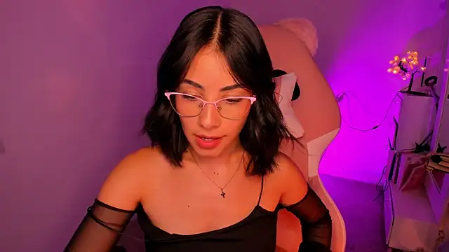 Snapshot of samara18_18_ chatting on 31, 10, 2025 samara18 18  online show from 31, 10, 2025