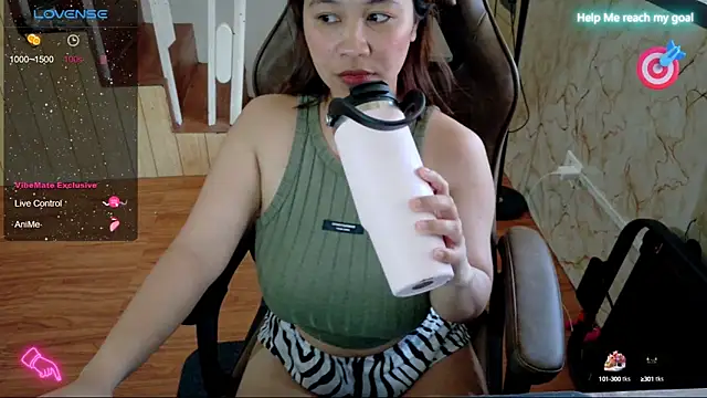 Snapshot of sweet-candy07 chatting on 2, 10, 2025 sweet-candy07 online show from 2, 10, 2025