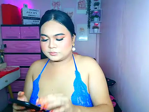 Snapshot of YourThicc_bella chatting on 8, 7, 2026 YourThicc bella online show from 8, 7, 2026
