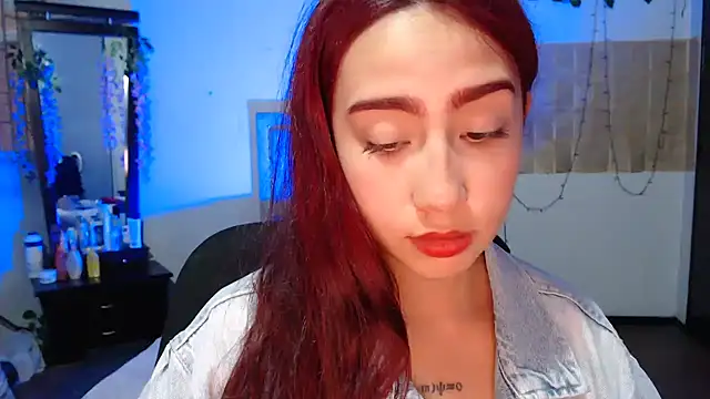 Snapshot of evali16 chatting on 14, 11, 2025 evali16 online show from 14, 11, 2025