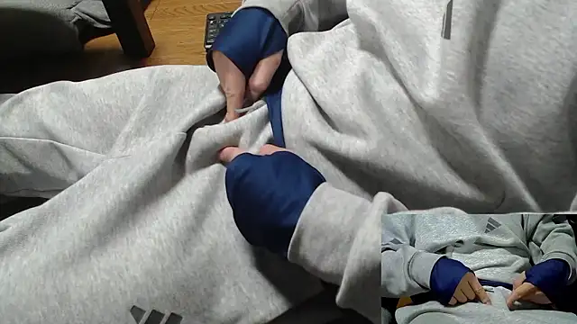 Snapshot of Yasu2000 chatting on 23, 11, 2025 Yasu2000 online show from 23, 11, 2025