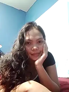 Snapshot of missluvv chatting on 21, 9, 2025 missluvv online show from 21, 9, 2025