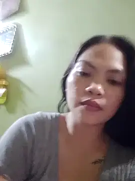 Snapshot of missluvv chatting on 16, 10, 2025 missluvv online show from 16, 10, 2025