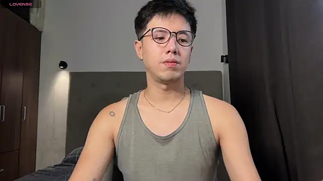 Snapshot of Addictiveboi chatting on 6, 5, 2026 Addictiveboi online show from 6, 5, 2026