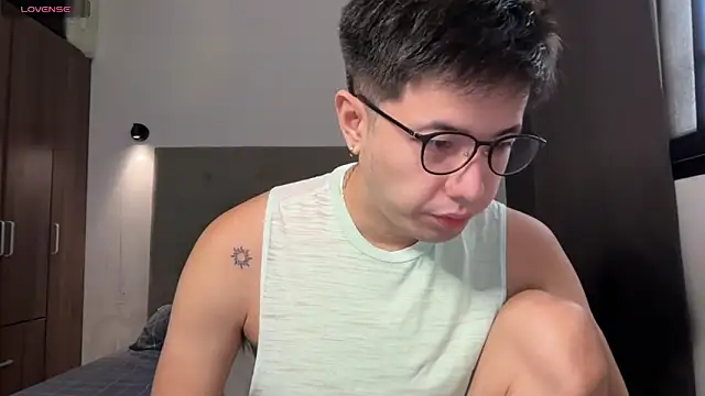 Snapshot of Addictiveboi chatting on 5, 5, 2026 Addictiveboi online show from 5, 5, 2026
