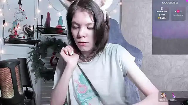 Snapshot of aestheticbeing chatting on 20, 12, 2025 aestheticbeing online show from 20, 12, 2025