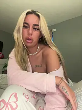Snapshot of EllieMaeBaby chatting on 28, 3, 2026 EllieMaeBaby online show from 28, 3, 2026