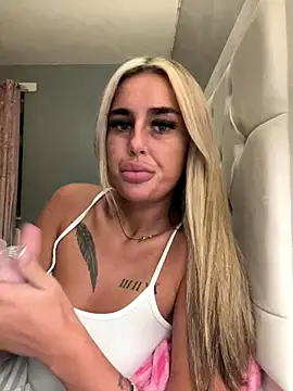Snapshot of EllieMaeBaby chatting on 14, 12, 2025 EllieMaeBaby online show from 14, 12, 2025
