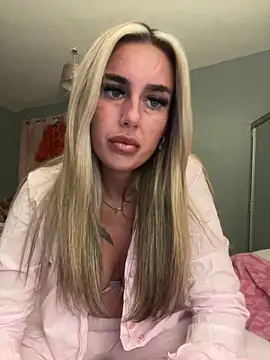 Snapshot of EllieMaeBaby chatting on 16, 12, 2025 EllieMaeBaby online show from 16, 12, 2025