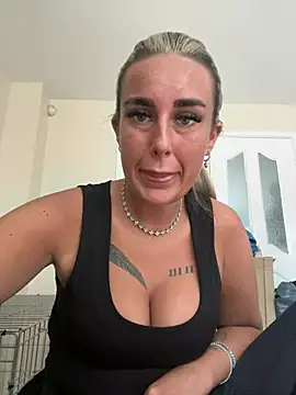 Snapshot of EllieMaeBaby chatting on 11, 4, 2026 EllieMaeBaby online show from 11, 4, 2026