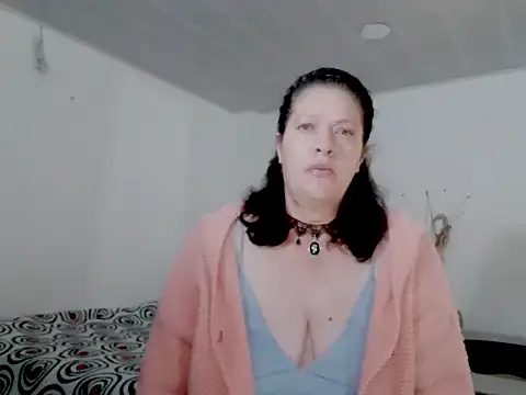 Snapshot of ArdienteBetania chatting on 10, 9, 2025 ArdienteBetania online show from 10, 9, 2025