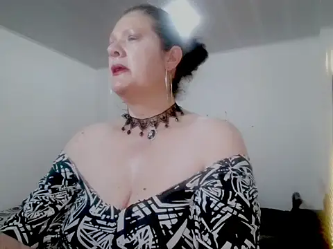 Snapshot of ArdienteBetania chatting on 10, 10, 2025 ArdienteBetania online show from 10, 10, 2025